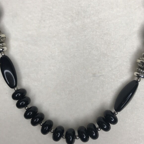 Womens Vintage Black Silvertone Beaded Necklace Casual lightweight - Picture 3 of 10